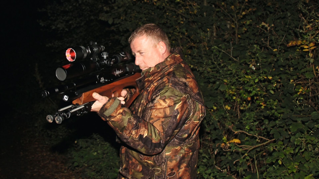 Hunting: Shooting rabbits at night