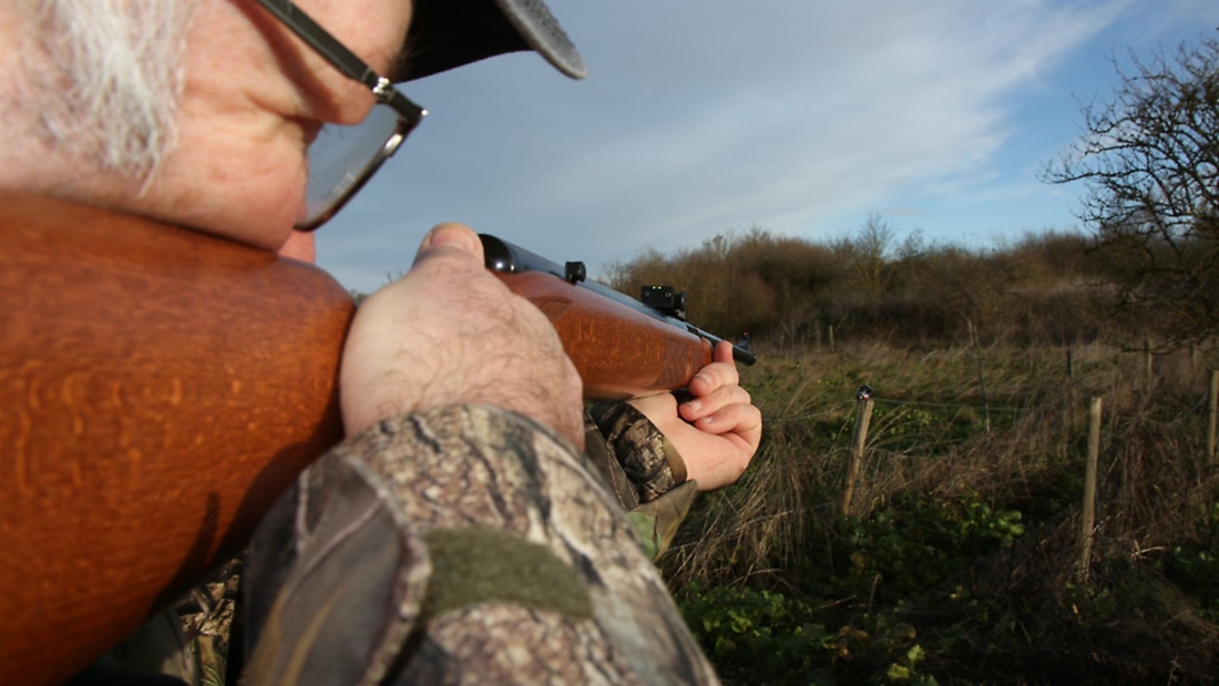 Shooting with an open-sighted rifle