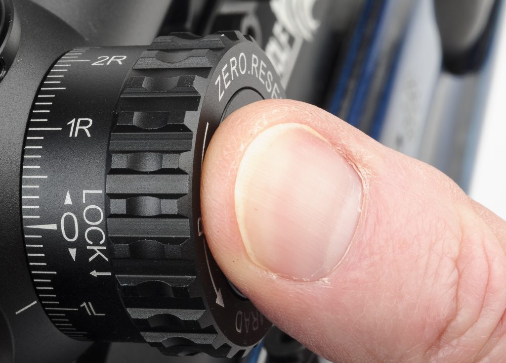 PAO riflescope lock on and off