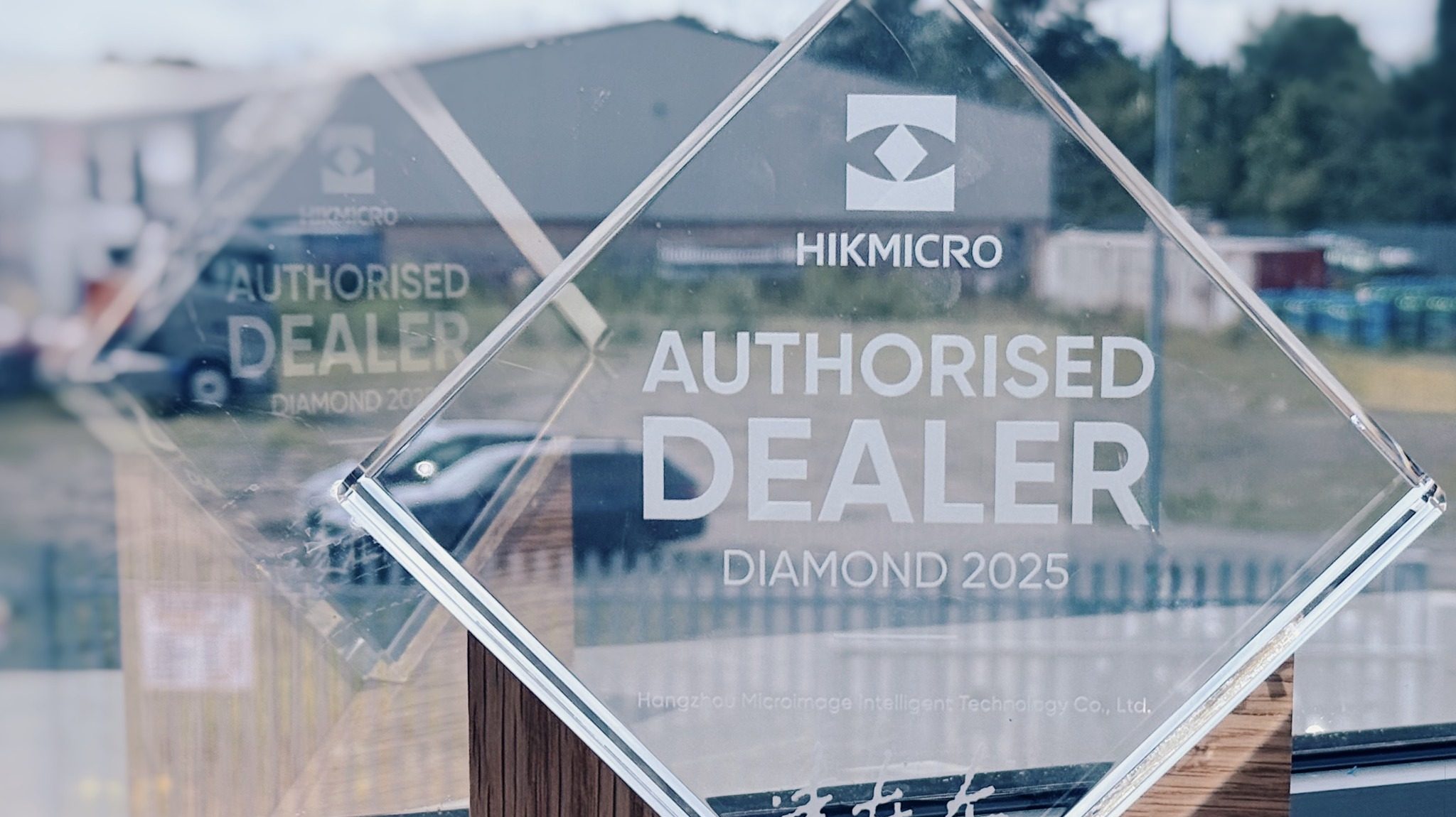 HikMicro elevates Scott Country to Diamond Dealer