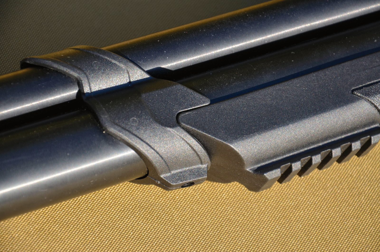 Two-part Picatinny scope rail on the breech block of the EB Arms Agincourt Synthetic